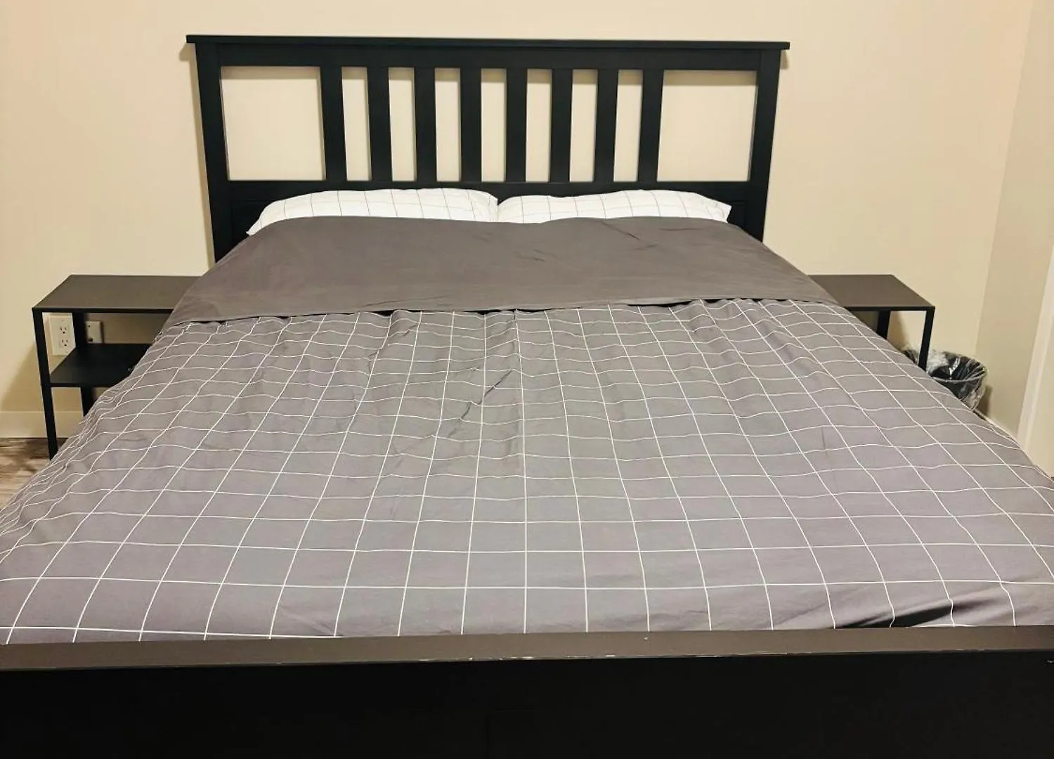Main Floor 1 Bedroom Suite With Parking YYC 0*,