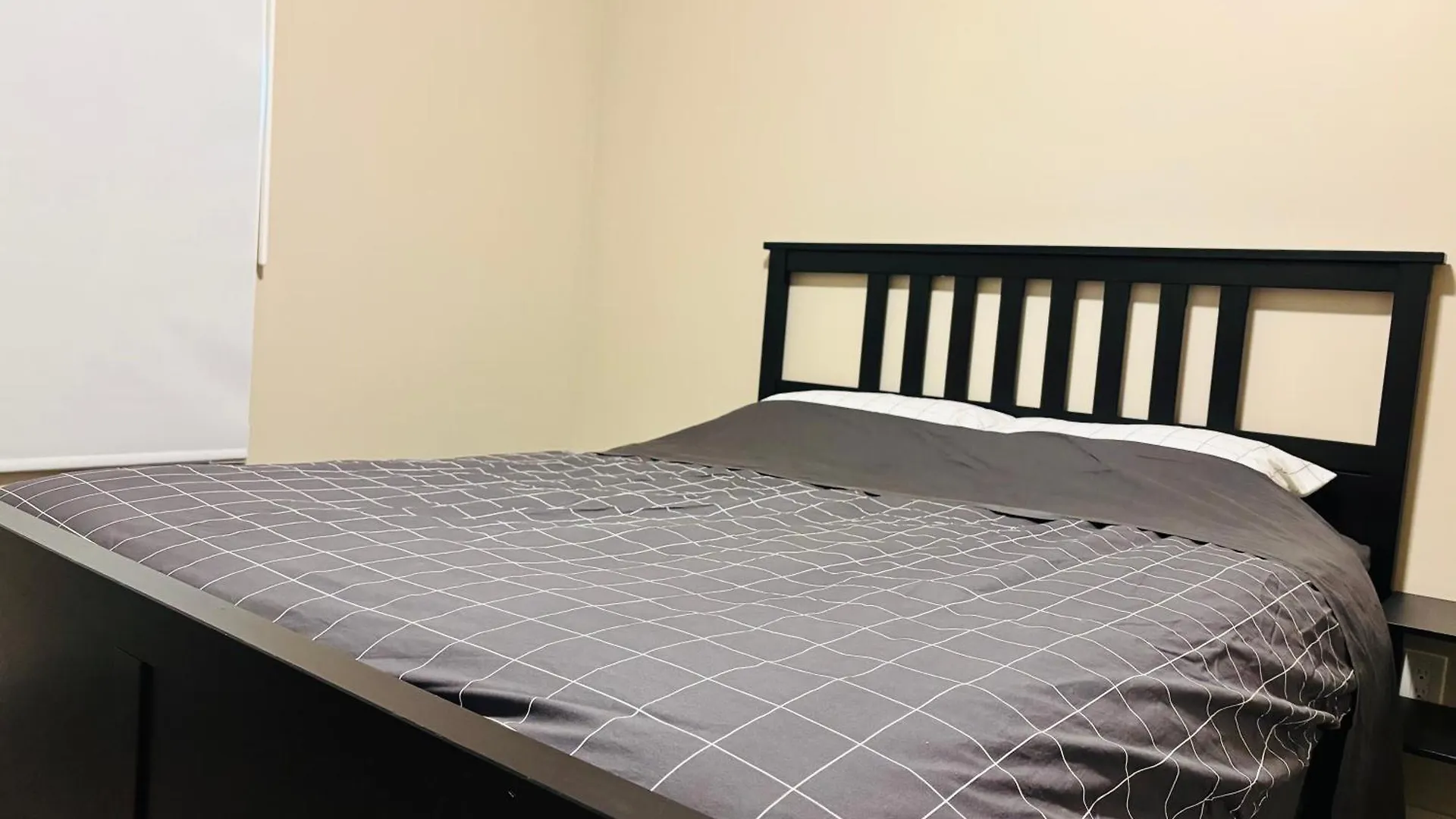 Apartman Main Floor 1 Bedroom Suite With Parking YYC
