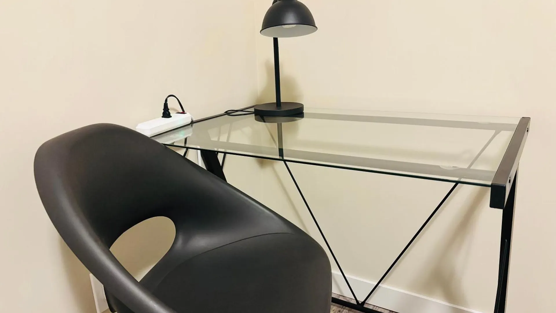 公寓 Main Floor 1 Bedroom Suite With Parking 卡加利