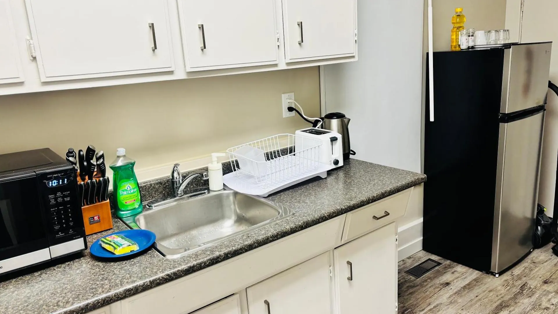 Main Floor 1 Bedroom Suite With Parking 卡加利 0*,  加拿大
