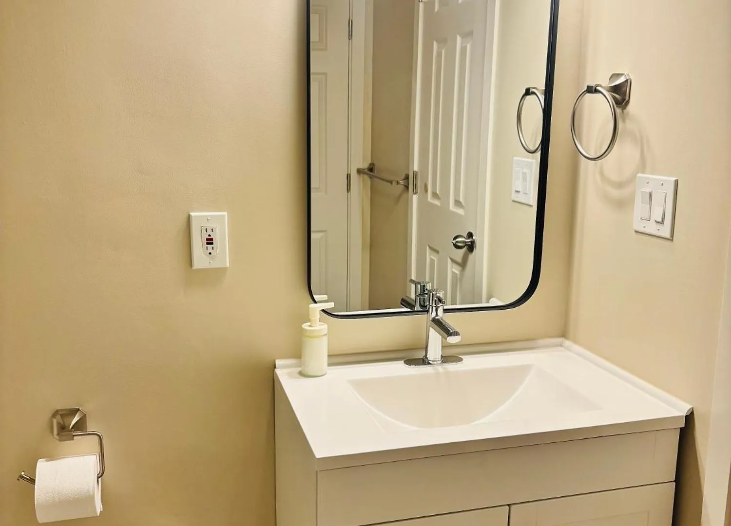 Main Floor 1 Bedroom Suite With Parking 卡加利
